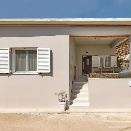 Chara With 20m2 Swimming Pool-bbq! Villa